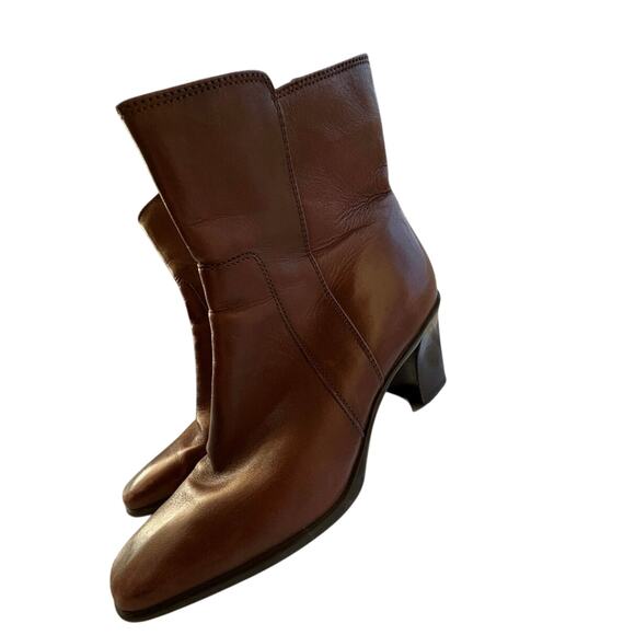 Antonio Melani Brown Leather Ankle Boots Heel Side Zip 8.5M DarkAcademia FLAW - Picture 2 of 11